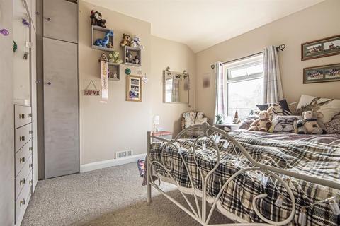9 Waterloo Crescent, Bradford, BD10 0NQ