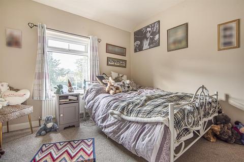 9 Waterloo Crescent, Bradford, BD10 0NQ