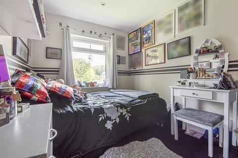 9 Waterloo Crescent, Bradford, BD10 0NQ