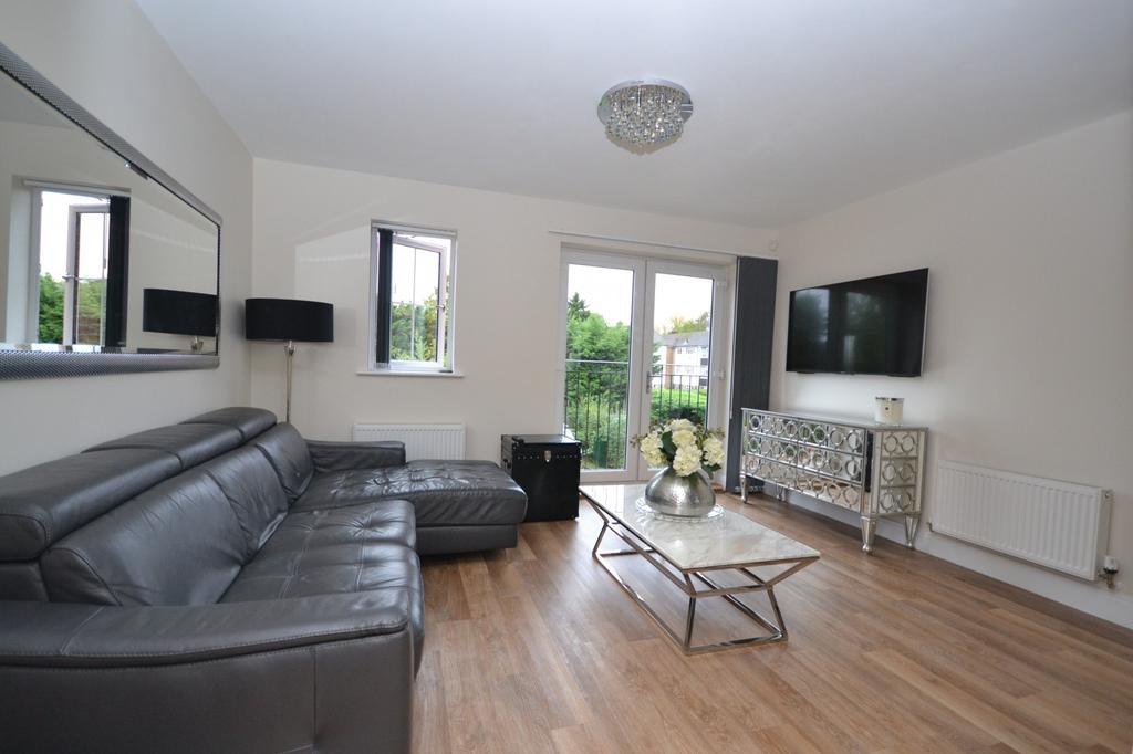 Living room (angle 2