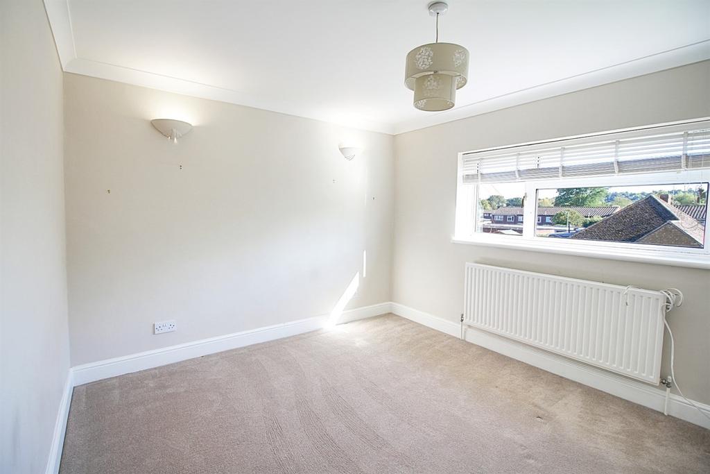 Westhorpe Road, Marlow, SL7 1LB 3 bed semidetached house £1,750 pcm