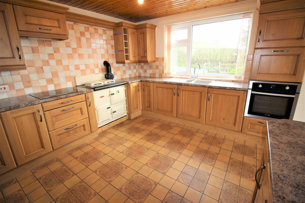 Kitchen/Dining Room: