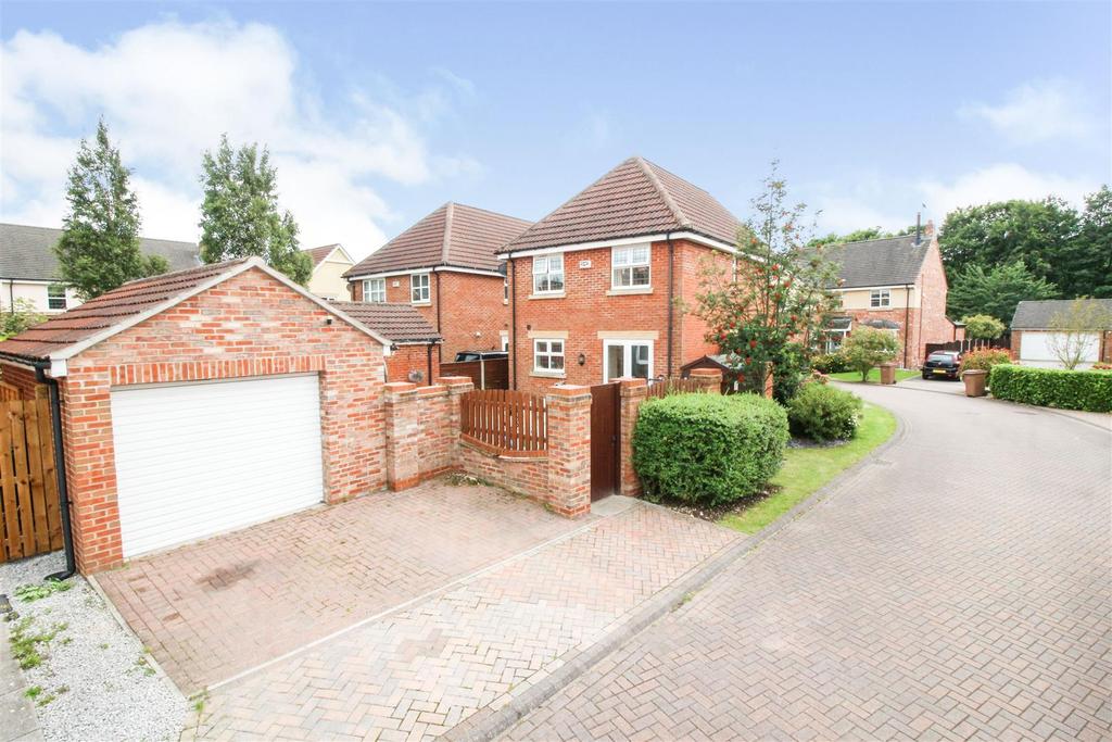 Coopers Croft, Leven, Beverley 3 bed detached house £220,000