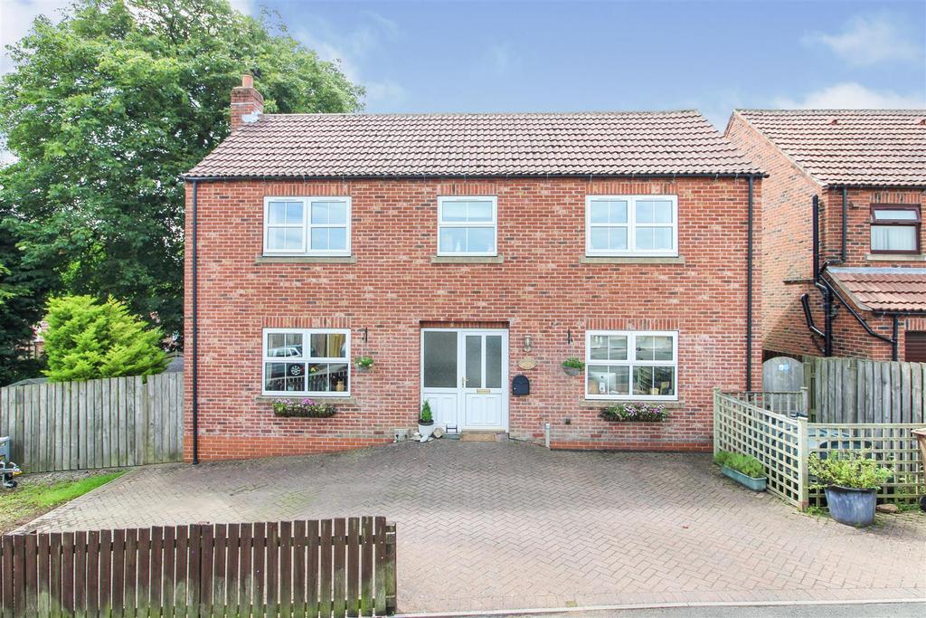 Green Lane, Langtoft, Langtoft, Driffield 4 bed detached house £235,000