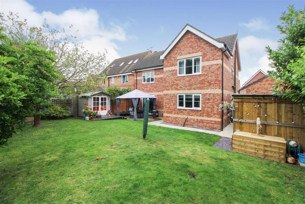 St. Annes Walk, Driffield 4 bed detached house £275,000