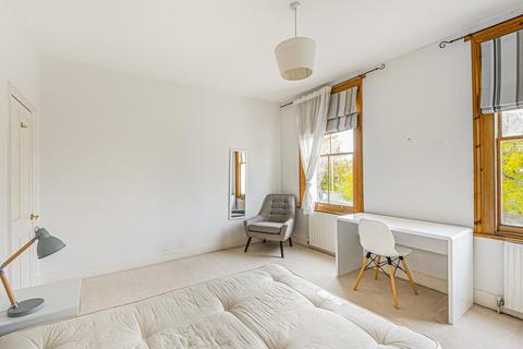32 Chestnut Grove, London, SW12 8JD