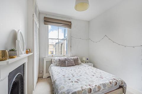 32 Chestnut Grove, London, SW12 8JD