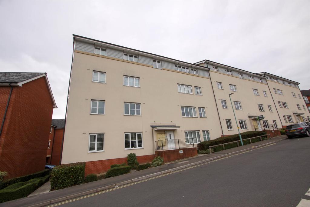 Jack Russell Close, Stroud, GL5 4EH 2 bed flat £135,000