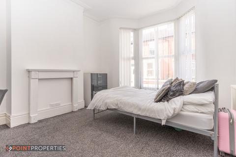 undefined, Liverpool L18