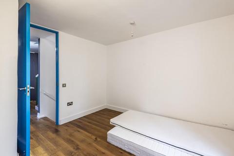1 Retcar Place, London, N19 5TT