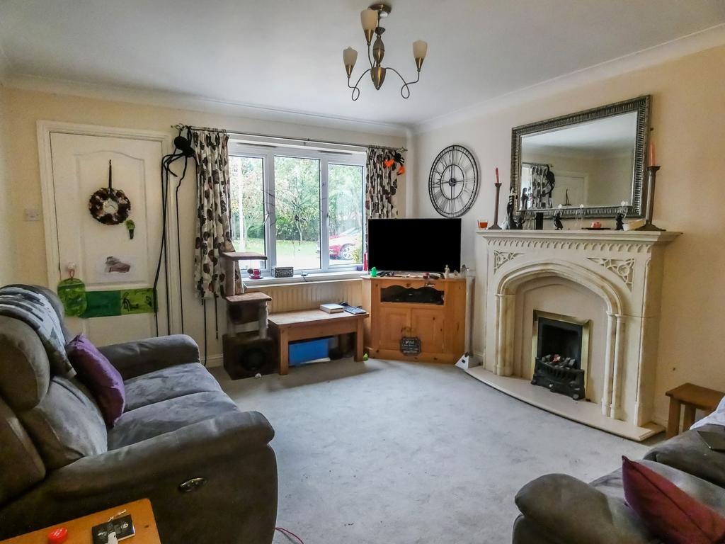 Glanton Close, Morpeth, Northumberland, NE61 2XH 3 bed semidetached
