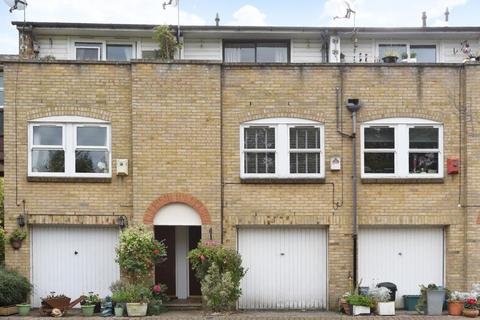 5 Farnborough Crescent, Bromley, BR2 7DL