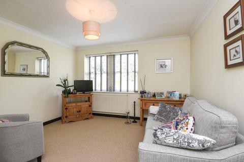 5 Farnborough Crescent, Bromley, BR2 7DL