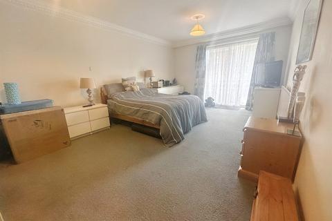 2 bedroom flat for sale, Canford Cliffs