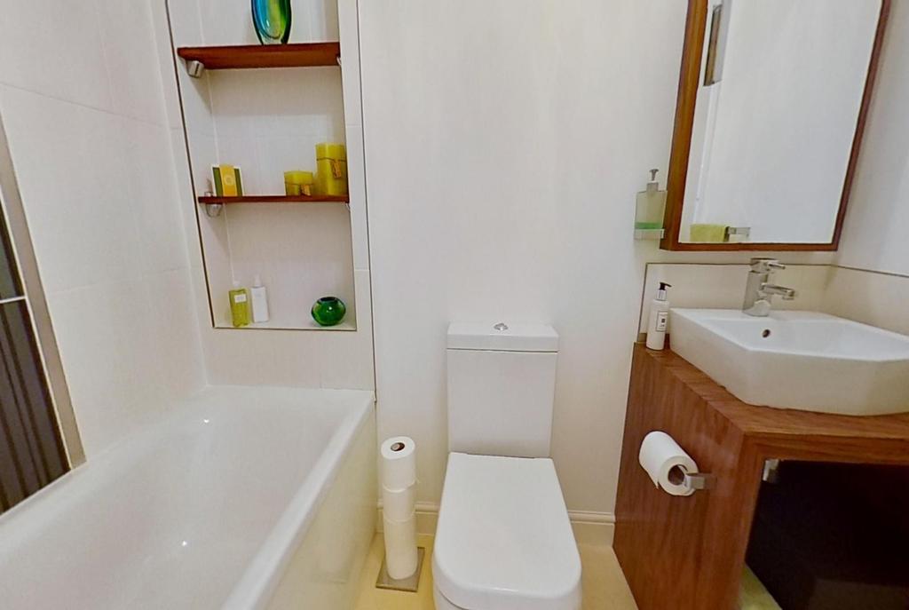 Ground Floor Bathroo