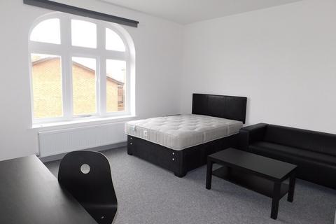 1 bedroom in a house share to rent, Cross House, Gateshead