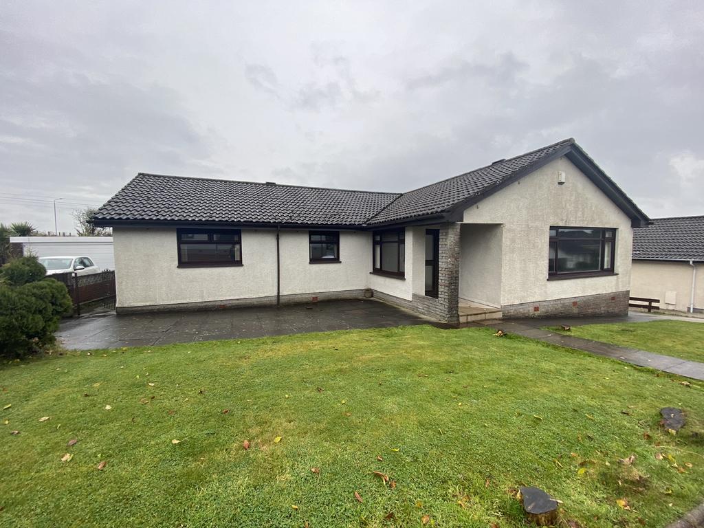 Ashgrove Avenue, Maybole KA19 4 bed bungalow to rent £750 pcm (£173 pw)