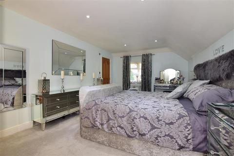 11 Sunnyside Road, Epping, CM16 4JP