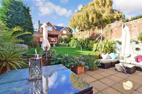 11 Sunnyside Road, Epping, CM16 4JP