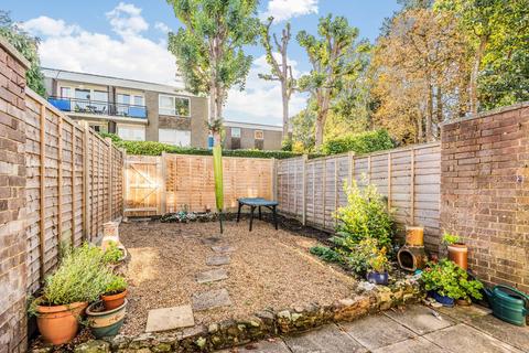 35 April Close, Horsham, RH12 2LL