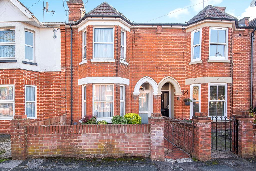 Archers Road, Eastleigh, Hampshire, SO50 3 bed terraced house £300,000