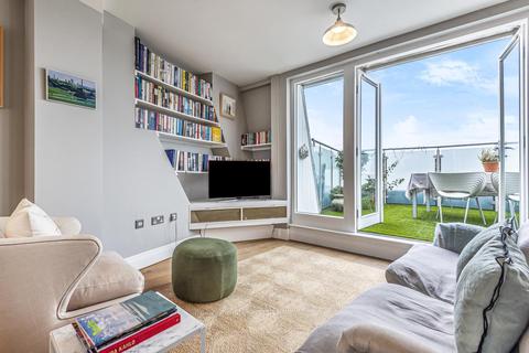Flat 3, 8 Wendell Road, London, W12 9RT