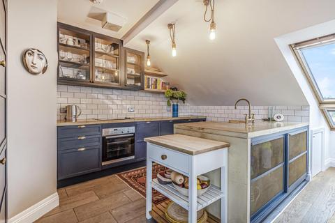 Flat 3, 8 Wendell Road, London, W12 9RT