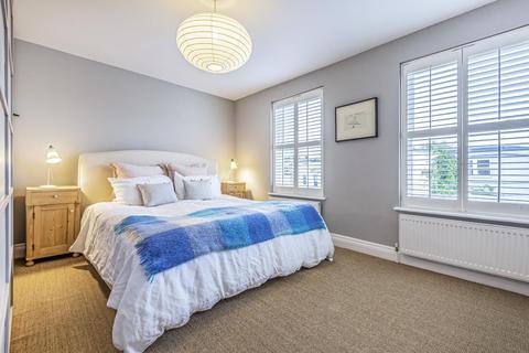 Flat 3, 8 Wendell Road, London, W12 9RT