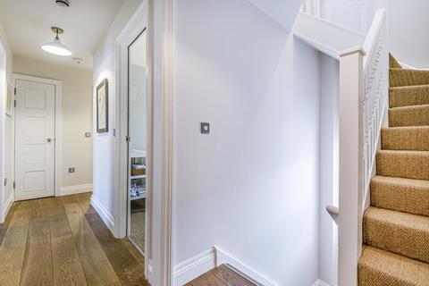 Flat 3, 8 Wendell Road, London, W12 9RT
