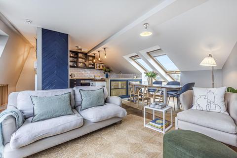 Flat 3, 8 Wendell Road, London, W12 9RT