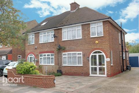 281 Carter Drive, Romford, RM5 2TT