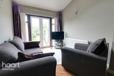 281 Carter Drive, Romford, RM5 2TT