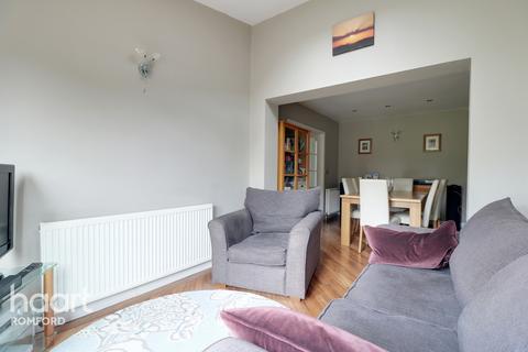 281 Carter Drive, Romford, RM5 2TT
