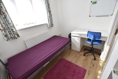 7 Denham Road, Feltham, TW14 0DB
