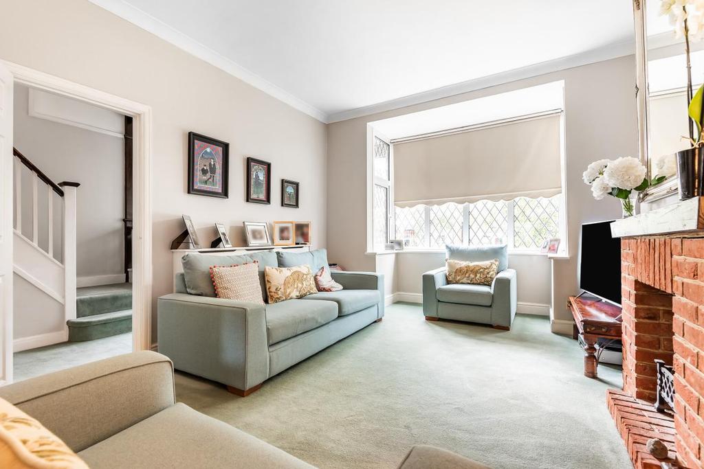 Amesbury Road, Bromley 3 bed semidetached house £600,000