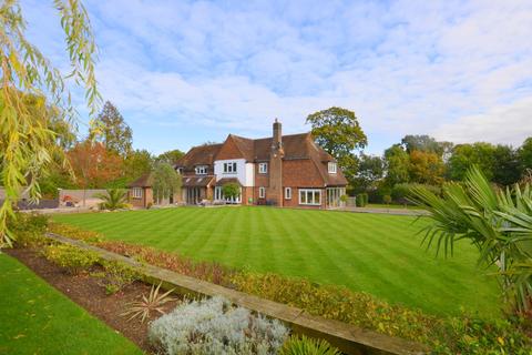 Lynsted Clandon Road, West Clandon, Guildford, GU4 7UW