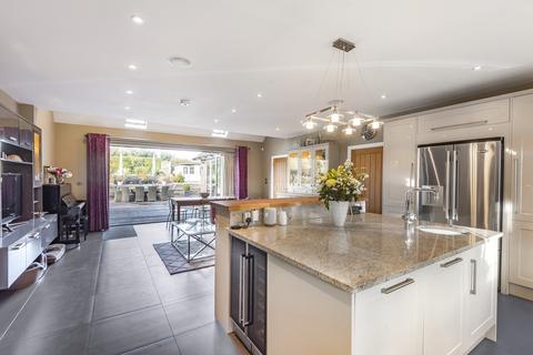 Lynsted Clandon Road, West Clandon, Guildford, GU4 7UW