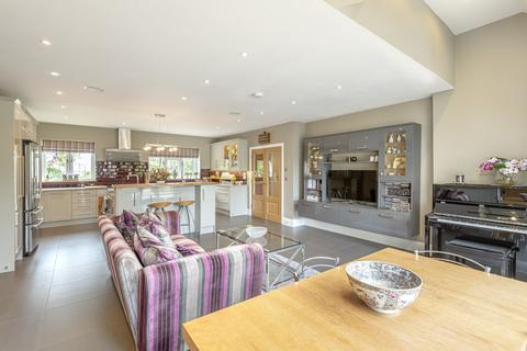 Lynsted Clandon Road, West Clandon, Guildford, GU4 7UW