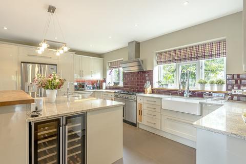 Lynsted Clandon Road, West Clandon, Guildford, GU4 7UW