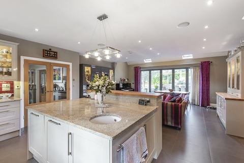 Lynsted Clandon Road, West Clandon, Guildford, GU4 7UW