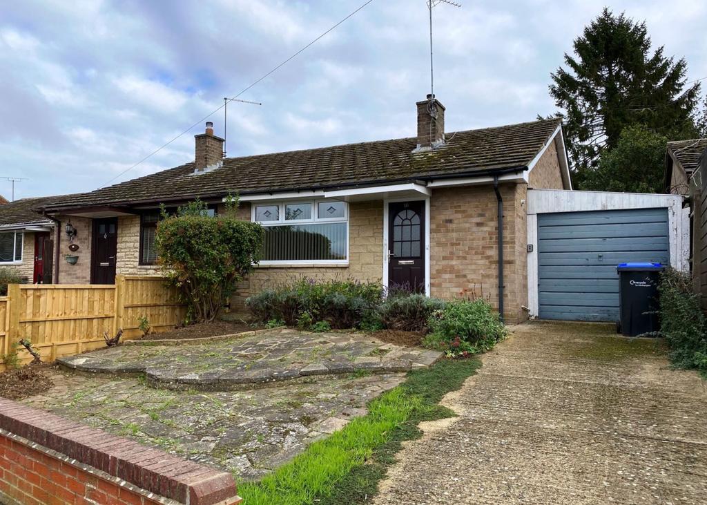 Greenview Drive, Links View, Northampton NN2 7LQ 2 bed semidetached