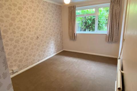 86 Greenview Drive, Northampton, NN2 7LQ