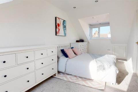 30 Park Crescent, North Shields, NE30 2HR