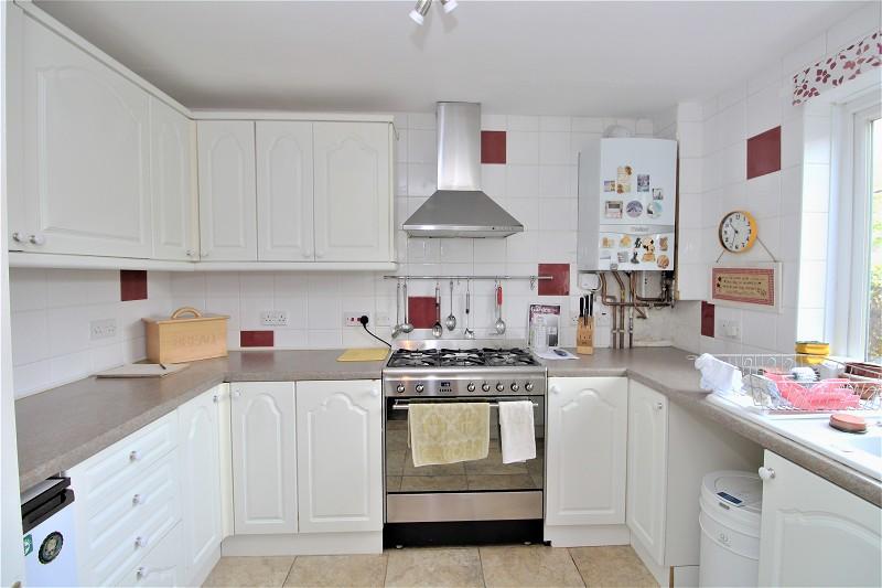 Spring Plat, Crawley, West Sussex. RH10 7DF 3 bed semidetached house