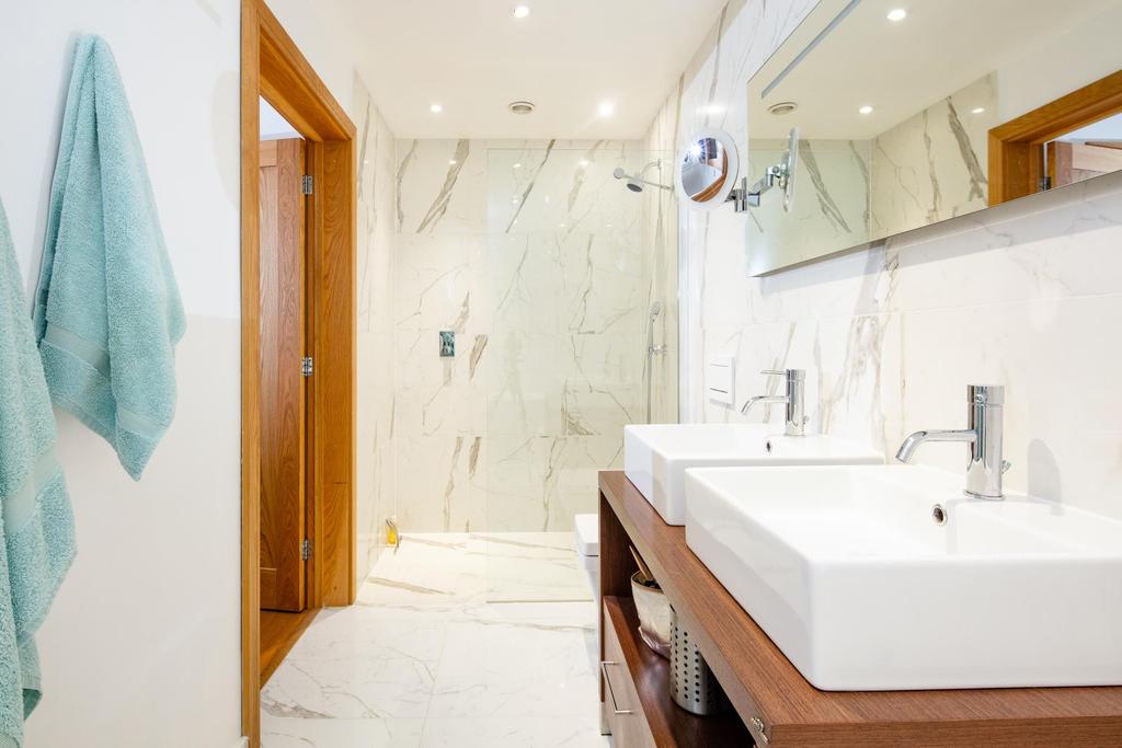 En Suite bedroom One.JPG