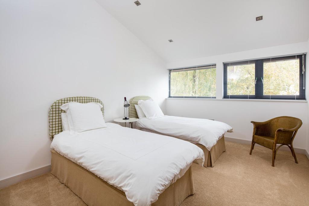 Bedroom 5.JPG