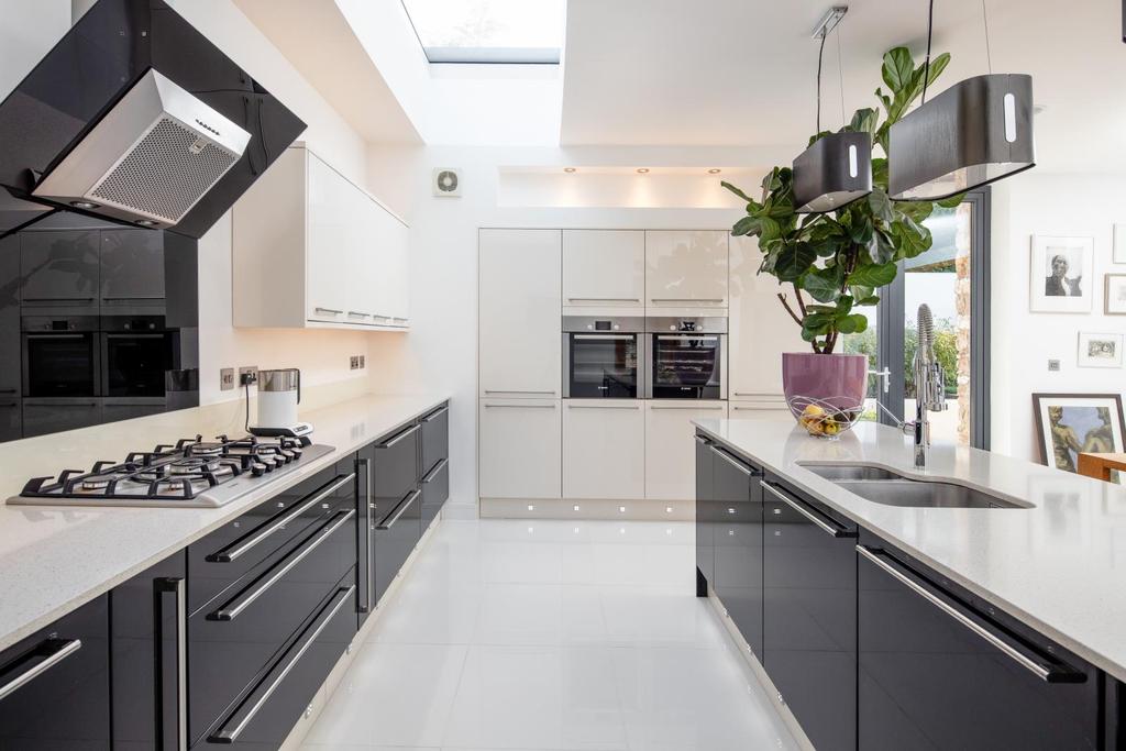 Kitchen.JPG