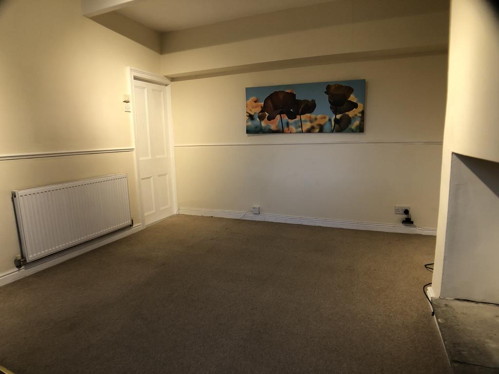 Plover Road, Lindley, Huddersfield HD3 2 bed terraced house £465 pcm