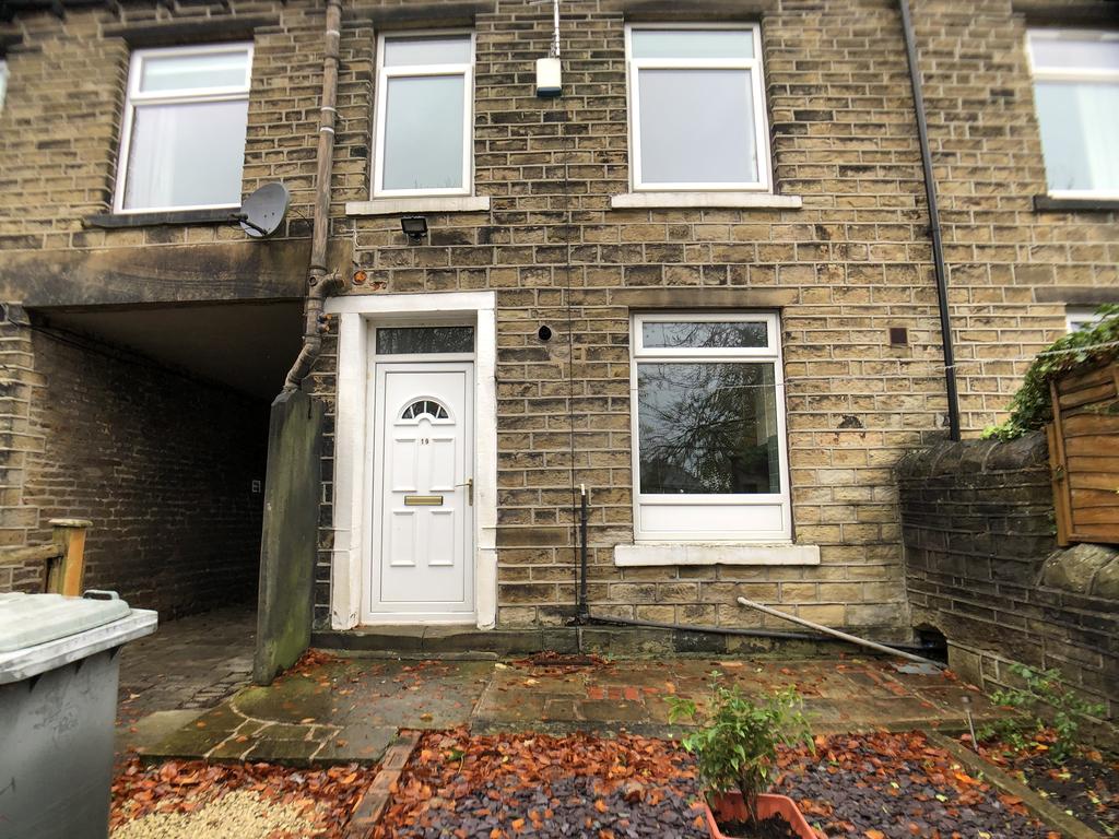 Plover Road, Lindley, Huddersfield HD3 2 bed terraced house £465 pcm
