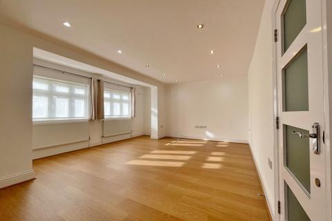 5 bedroom semi-detached house to rent, Woodcote Avenue, Mill Hill